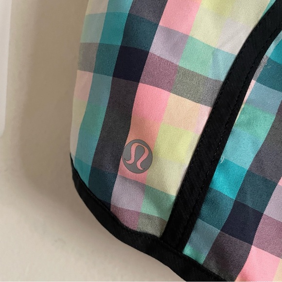 Lululemon shorts size 6 - Picture 3 of 5
